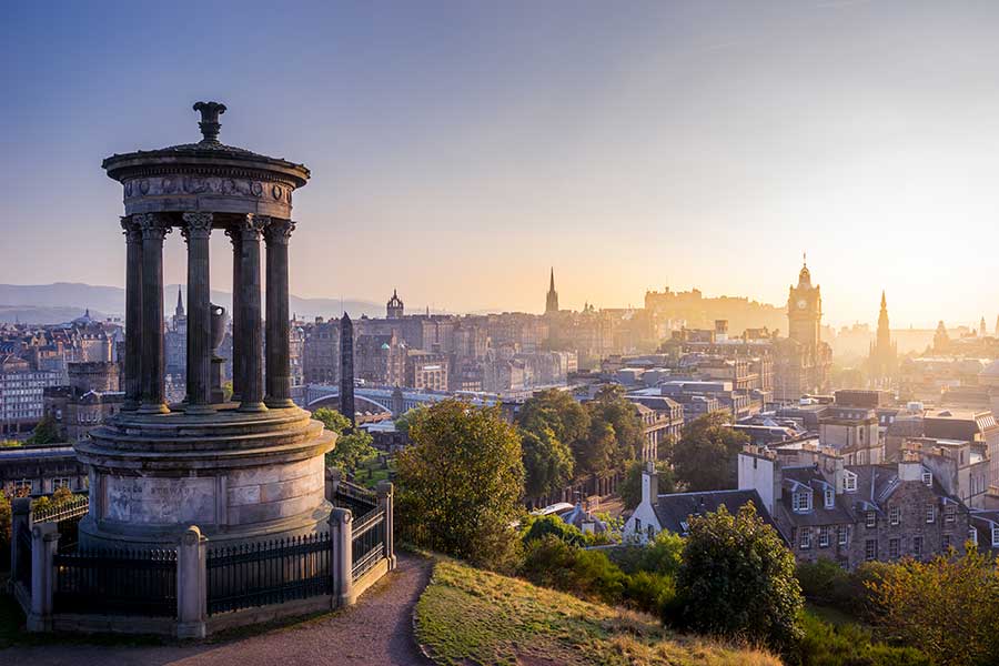 Edinburgh-city-in-winter-from-Calton-hill