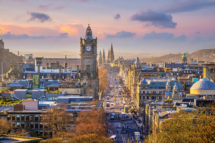 Old-town-Edinburgh-city-skyline