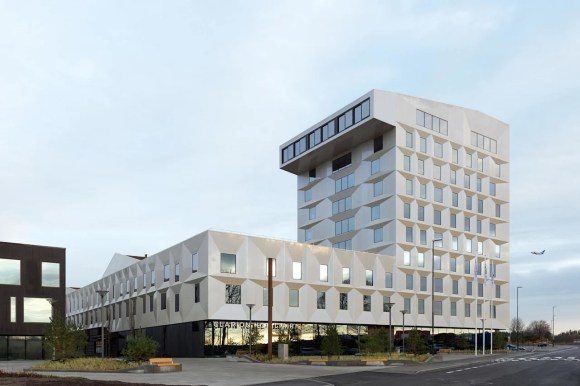 Clarion_Hotel_Air_-_Exterior_-_Building_original