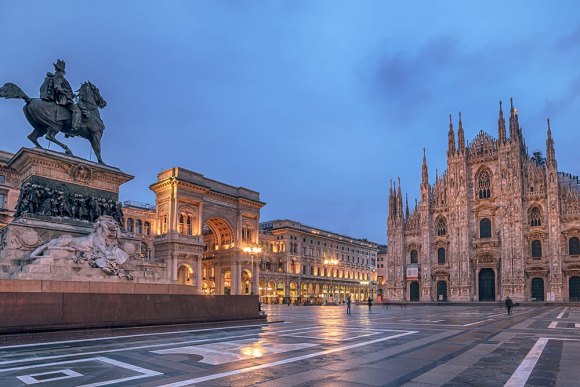 Piazza-del-Duomo-Cathedral-Square-in-the-sunrise